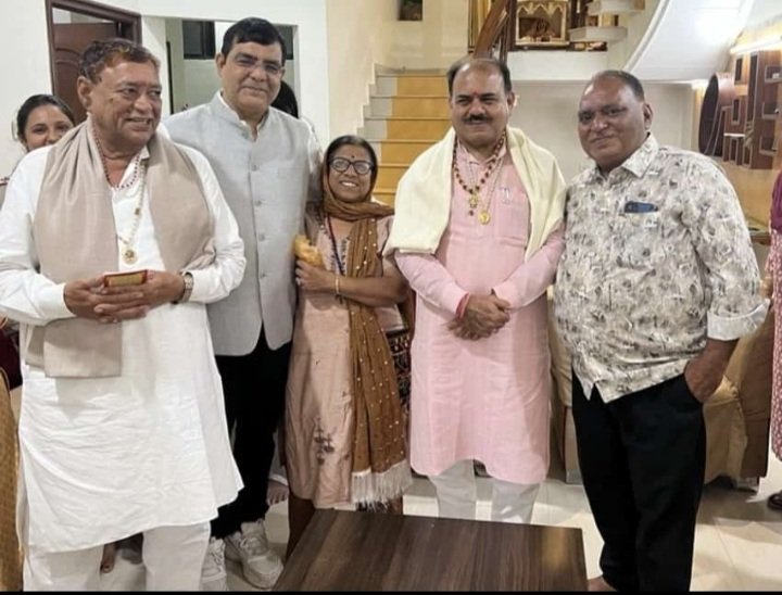 रतलाम: भाजपा प्रदेश महामंत्री भाजपा नेता विनोद करमचंदानी के निवास पर पहुंचे, हुआ भव्य स्वागत रतलाम: भाजपा प्रदेश महामंत्री भाजपा नेता विनोद करमचंदानी के निवास पर पहुंचे, हुआ भव्य स्वागत