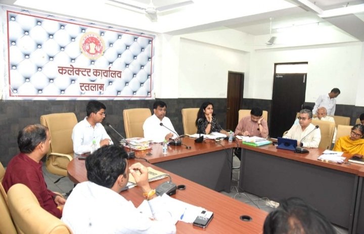 रतलाम: 30 सितंबर को जावरा आएंगे सीएम, कलेक्टर ने बैठक लेकर दिए निर्देश, निष्क्रियता बरतने पर पर दो डिप्टी कलेक्टरों का वेतन रोकने को कहा रतलाम: 30 सितंबर को जावरा आएंगे सीएम, कलेक्टर ने बैठक लेकर दिए निर्देश, निष्क्रियता बरतने पर पर दो डिप्टी कलेक्टरों का वेतन रोकने को कहा