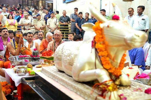 भोपाल: समुचित जल-वृष्टि के लिये मुख्यमंत्री श्री चौहान ने महाकाल मंदिर में किया महारूद्र अनुष्ठान भोपाल: समुचित जल-वृष्टि के लिये मुख्यमंत्री श्री चौहान ने महाकाल मंदिर में किया महारूद्र अनुष्ठान
