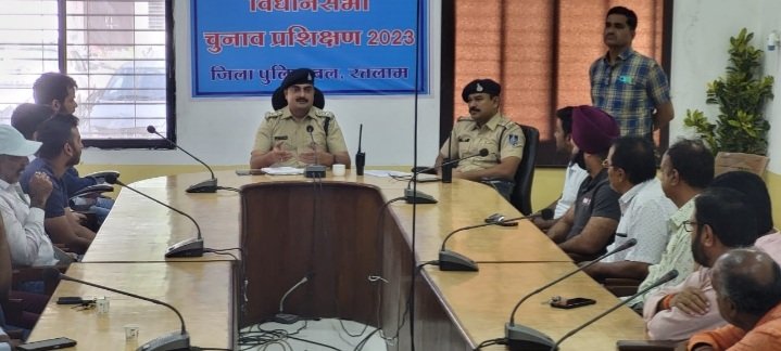 रतलाम: आचार संहिता के पूर्व पुलिस ने होटल संचालकों की बैठक ली, सीएसपी ने दिए निर्देश रतलाम: आचार संहिता के पूर्व पुलिस ने होटल संचालकों की बैठक ली, सीएसपी ने दिए निर्देश