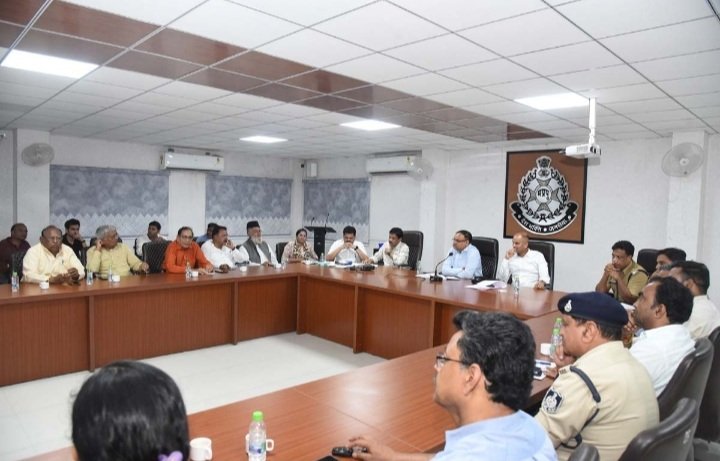 रतलाम: जिला स्तरीय शांति समिति की बैठक- आचार संहिता का पालन सुनिश्चित कराते हुए आगामी त्यौहारों को लेकर लिए गए यह निर्णय रतलाम: जिला स्तरीय शांति समिति की बैठक- आचार संहिता का पालन सुनिश्चित कराते हुए आगामी त्यौहारों को लेकर लिए गए यह निर्णय