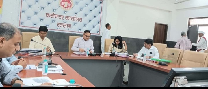 रतलाम: कलेक्टर श्री लक्ष्याकार ने अधिकारियों की बैठक में दिए निर्देश-निगरानी दल आचार संहिता के उल्लंघन तथा गैर कानूनी गतिविधियों पर कड़ी नजर रखें रतलाम: कलेक्टर श्री लक्ष्याकार ने अधिकारियों की बैठक में दिए निर्देश-निगरानी दल आचार संहिता के उल्लंघन तथा गैर कानूनी गतिविधियों पर कड़ी नजर रखें