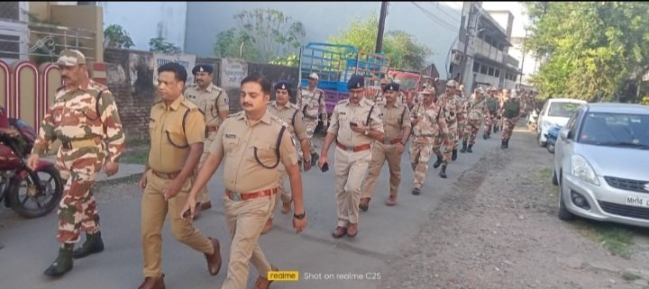 रतलाम: शहर में आईटीबीपी की कंपनी सहित 250 पुलिस कर्मियों के साथ निकला फ्लैगमार्च रतलाम: शहर में आईटीबीपी की कंपनी सहित 250 पुलिस कर्मियों के साथ निकला फ्लैगमार्च