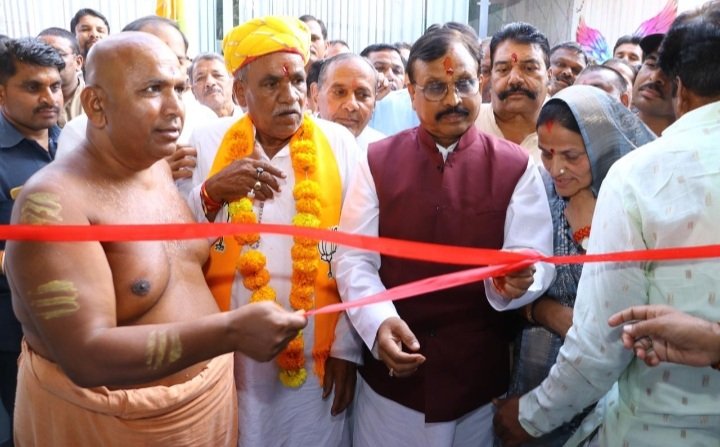 रतलाम: भाजपा ग्रामीण के चुनावी कार्यालय का विजयादशमी पर हुआ शुभारंभ,जिले के भाजपा नेता हुए शामिल रतलाम: भाजपा ग्रामीण के चुनावी कार्यालय का विजयादशमी पर हुआ शुभारंभ,जिले के भाजपा नेता हुए शामिल