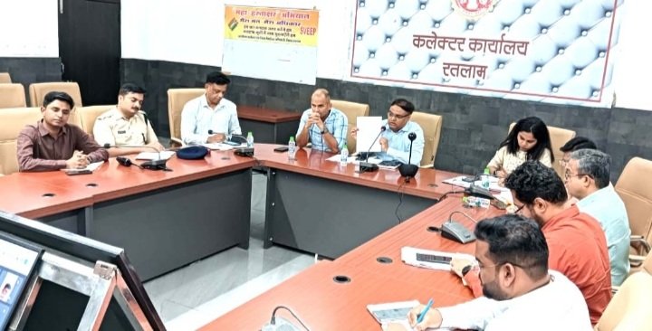 रतलाम: कलेक्टर एवं एसपी ने दिए निर्देश- त्वरित एवं प्रभावी चेकिंग की जाए परंतु व्यापारी एवं नागरिक अनावश्यक परेशान नहीं हो,एसएसटी एवं फ्लाइंग स्क्वॉड को दिया गया प्रशिक्षण रतलाम: कलेक्टर एवं एसपी ने दिए निर्देश- त्वरित एवं प्रभावी चेकिंग की जाए परंतु व्यापारी एवं नागरिक अनावश्यक परेशान नहीं हो,एसएसटी एवं फ्लाइंग स्क्वॉड को दिया गया प्रशिक्षण