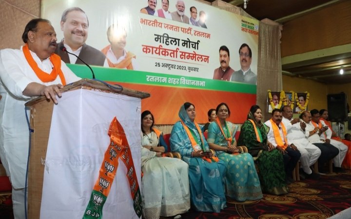 रतलाम: महिला मोर्चा कार्यकर्ताओं ने भाई दूज पर भाजपा को प्रचंड जीत का उपहार देने का संकल्प लिया,शहर विधायक चेतन्य काश्यप ने कहा-महिला शक्ति के आशीर्वाद से खिलेगा पूरे प्रदेश में कमल रतलाम: महिला मोर्चा कार्यकर्ताओं ने भाई दूज पर भाजपा को प्रचंड जीत का उपहार देने का संकल्प लिया,शहर विधायक चेतन्य काश्यप ने कहा-महिला शक्ति के आशीर्वाद से खिलेगा पूरे प्रदेश में कमल