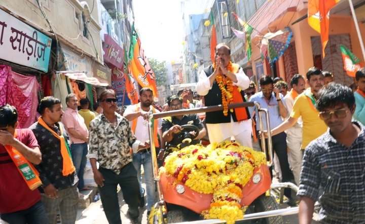 रतलाम: भगवान श्री गणेश के दर्शन-वंदन कर भाजपा प्रत्याशी एवं विधायक चेतन्य काश्यप ने जनसंपर्क अभियान का किया श्री गणेश रतलाम: भगवान श्री गणेश के दर्शन-वंदन कर भाजपा प्रत्याशी एवं विधायक चेतन्य काश्यप ने जनसंपर्क अभियान का किया श्री गणेश