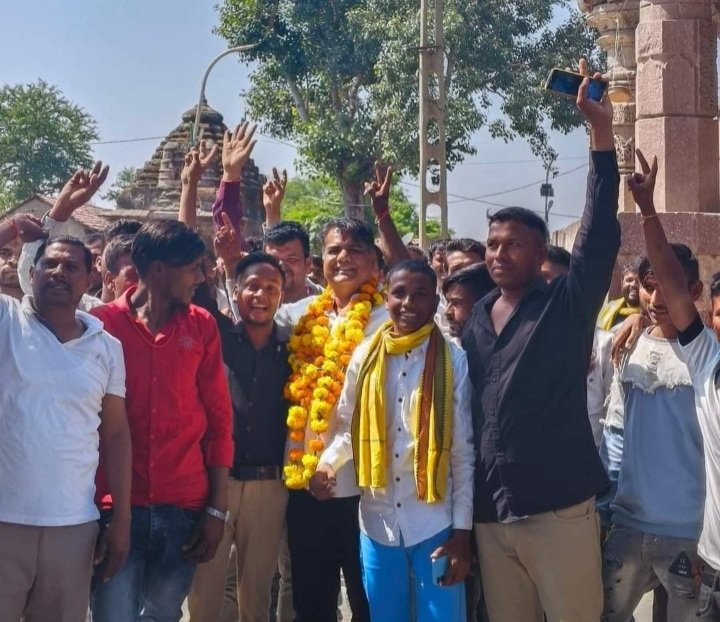 रतलाम: प्रत्याशी डॉ. अभय ओहरी ने अपने घोषणा पत्र के लिए जनता से मांगे सुझाव, नंबर किए जारी,- जनता समस्या बताए, समाधान हमारी जिम्मेदारी – डॉ. ओहरी रतलाम: प्रत्याशी डॉ. अभय ओहरी ने अपने घोषणा पत्र के लिए जनता से मांगे सुझाव, नंबर किए जारी,- जनता समस्या बताए, समाधान हमारी जिम्मेदारी – डॉ. ओहरी