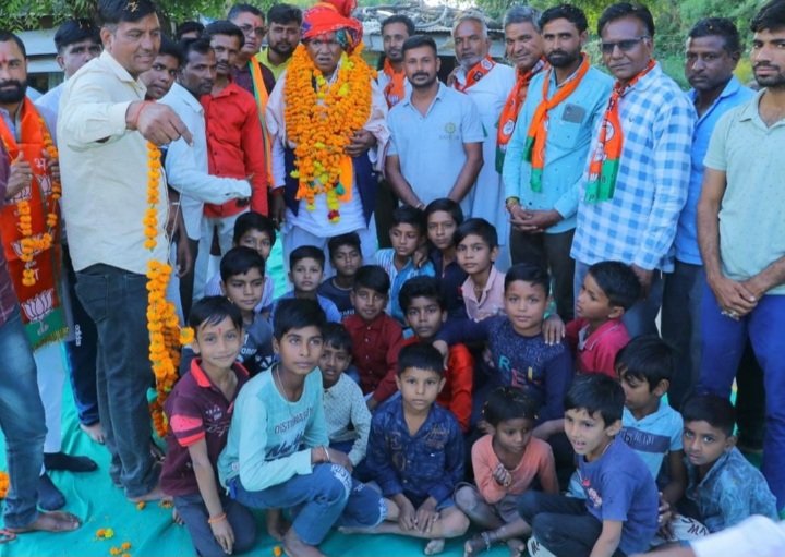 रतलाम: ग्रामीण से भाजपा प्रत्याशी मथुरालाल डामर का जनसंपर्क, गांवों मे हो रहा स्वागत रतलाम: ग्रामीण से भाजपा प्रत्याशी मथुरालाल डामर का जनसंपर्क, गांवों मे हो रहा स्वागत