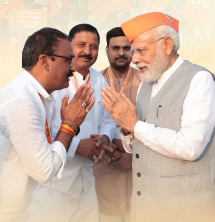 रतलाम: हेलीपैड पर प्रधानमंत्री नरेंद्र मोदी का भाजपा नेताओं द्वारा स्वागत रतलाम: हेलीपैड पर प्रधानमंत्री नरेंद्र मोदी का भाजपा नेताओं द्वारा स्वागत