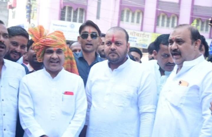 जावरा: आंखों में आंख डाल कर काम कराएंगे, किसी को अवैध वसूली नहीं करने देंगे, किसी को भ्रष्टाचार नहीं करने देंगे-जीवनसिंह शेरपुर,पिपलोदा के पूर्व नगर पालिका अध्यक्ष श्याम बिहारी पटेल ने जीवन सिंह शेरपुर को दिया समर्थन जावरा: आंखों में आंख डाल कर काम कराएंगे, किसी को अवैध वसूली नहीं करने देंगे, किसी को भ्रष्टाचार नहीं करने देंगे-जीवनसिंह शेरपुर,पिपलोदा के पूर्व नगर पालिका अध्यक्ष श्याम बिहारी पटेल ने जीवन सिंह शेरपुर को दिया समर्थन