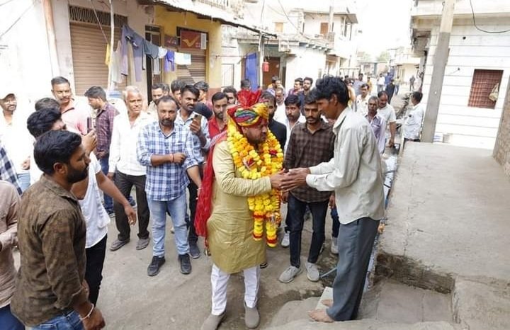 जावरा: जीवन सिंह शेरपुर ने कहा- 5 सालों में एक भी वैकेंसी नहीं निकाली लेकिन इसके लिए ना कांग्रेस बोली ना बीजेपी, किसानों की खाद की समस्या दूर कर दूंगा जावरा: जीवन सिंह शेरपुर ने कहा- 5 सालों में एक भी वैकेंसी नहीं निकाली लेकिन इसके लिए ना कांग्रेस बोली ना बीजेपी, किसानों की खाद की समस्या दूर कर दूंगा