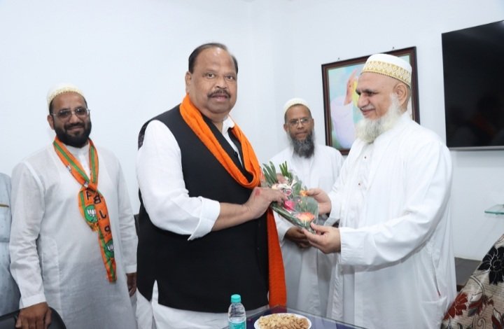 रतलाम: भाजपा प्रत्याशी चेतन्य काश्यप ने की भाई साहब डॉ. इलियास भाई नजमी से भेंट रतलाम: भाजपा प्रत्याशी चेतन्य काश्यप ने की भाई साहब डॉ. इलियास भाई नजमी से भेंट