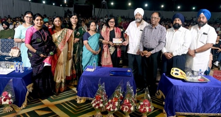 रतलाम:श्री गुरु तेग बहादुर पब्लिक स्कूल न्यू रोड का वार्षिक सांस्कृतिक कार्यक्रम “डियर ज़िंदगी” सम्पन्न रतलाम:श्री गुरु तेग बहादुर पब्लिक स्कूल न्यू रोड का वार्षिक सांस्कृतिक कार्यक्रम “डियर ज़िंदगी” सम्पन्न