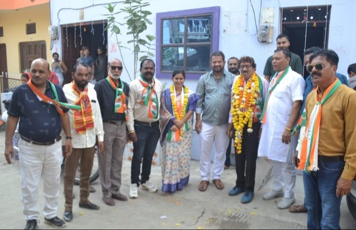 रतलाम : कांग्रेस प्रत्याशी पारस सकलेचा का जनसंपर्क जारी, पटरी पार क्षेत्र में पहुंचे दादा और मयंक जाट, लिया आशीर्वाद रतलाम : कांग्रेस प्रत्याशी पारस सकलेचा का जनसंपर्क जारी, पटरी पार क्षेत्र में पहुंचे दादा और मयंक जाट, लिया आशीर्वाद