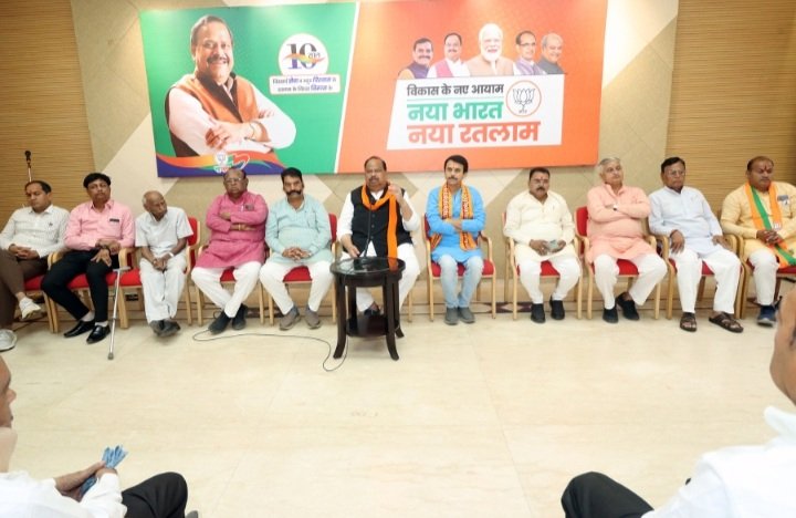 रतलाम:विधायक चेतन्य काश्यप ने सकारात्मक भूमिका के लिए मीडिया को धन्यवाद देकर की खुशहाली की कामना,- पत्रकार दीप मिलन समारोह का आयोजन रतलाम:विधायक चेतन्य काश्यप ने सकारात्मक भूमिका के लिए मीडिया को धन्यवाद देकर की खुशहाली की कामना,- पत्रकार दीप मिलन समारोह का आयोजन