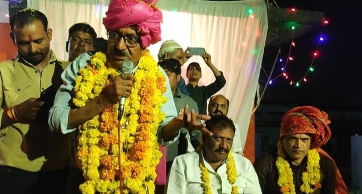 रतलाम: होमगार्ड मानसरोवर कॉलोनी पर हुई कांग्रेस की नुक्कड़ सभा और जनसंपर्क, कांग्रेस प्रत्याशी पारस सकलेचा ने किया संबोधित रतलाम: होमगार्ड मानसरोवर कॉलोनी पर हुई कांग्रेस की नुक्कड़ सभा और जनसंपर्क, कांग्रेस प्रत्याशी पारस सकलेचा ने किया संबोधित