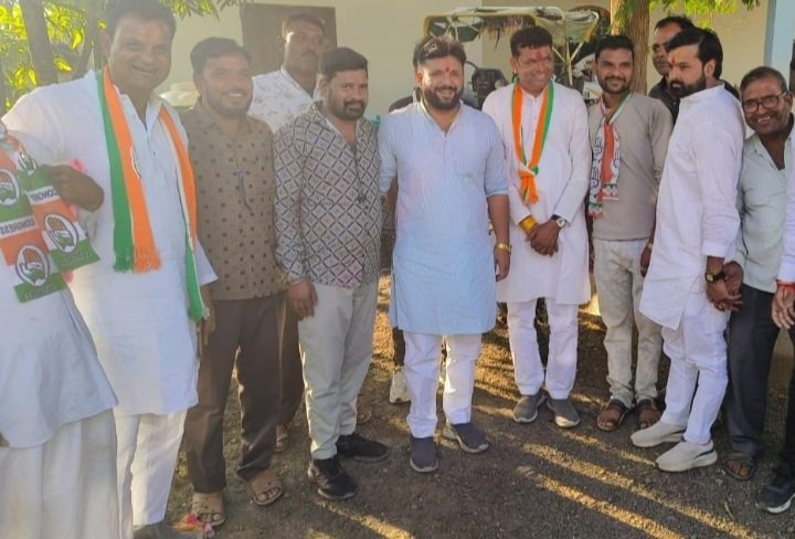रतलाम: ग्रामीण कांग्रेस प्रत्याशी लक्ष्मण सिंह डिंडोर का जनसंपर्क, युवा कांग्रेस के जिलाध्यक्ष मयंक जाट भी हुए शामिल रतलाम: ग्रामीण कांग्रेस प्रत्याशी लक्ष्मण सिंह डिंडोर का जनसंपर्क, युवा कांग्रेस के जिलाध्यक्ष मयंक जाट भी हुए शामिल