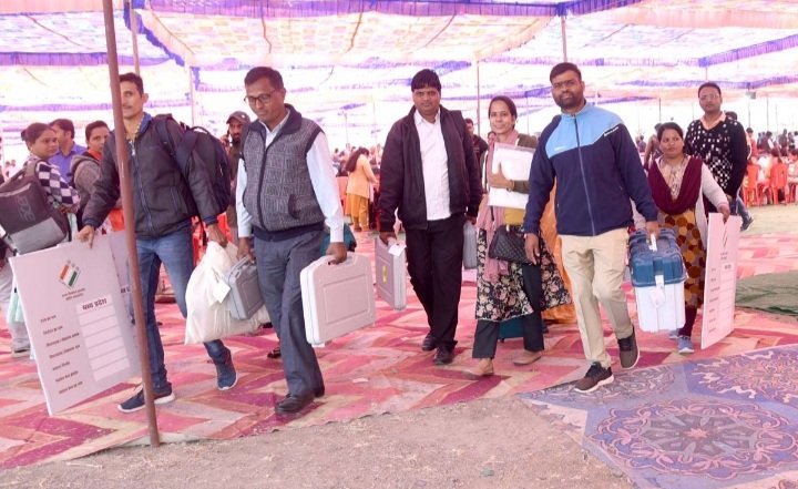 रतलाम: विधानसभा निर्वाचन: कल 17 नवम्बर को प्रातः 7.00 से सायं 6.00 बजे तक होगा मतदान,मतदान दल निर्वाचन सामग्री लेकर मतदान केन्द्रों पर पहुंचे रतलाम: विधानसभा निर्वाचन: कल 17 नवम्बर को प्रातः 7.00 से सायं 6.00 बजे तक होगा मतदान,मतदान दल निर्वाचन सामग्री लेकर मतदान केन्द्रों पर पहुंचे