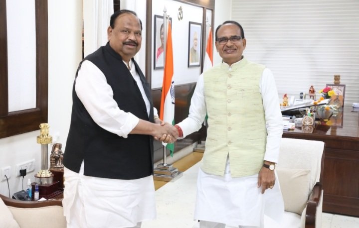 रतलाम: भोपाल पहुंचे विधायक चेतन्य काश्यप,मुख्यमंत्री शिवराजसिंह चौहान और भाजपा प्रदेश अध्यक्ष वीडी शर्मा से की सौंजन्य भेंट रतलाम: भोपाल पहुंचे विधायक चेतन्य काश्यप,मुख्यमंत्री शिवराजसिंह चौहान और भाजपा प्रदेश अध्यक्ष वीडी शर्मा से की सौंजन्य भेंट