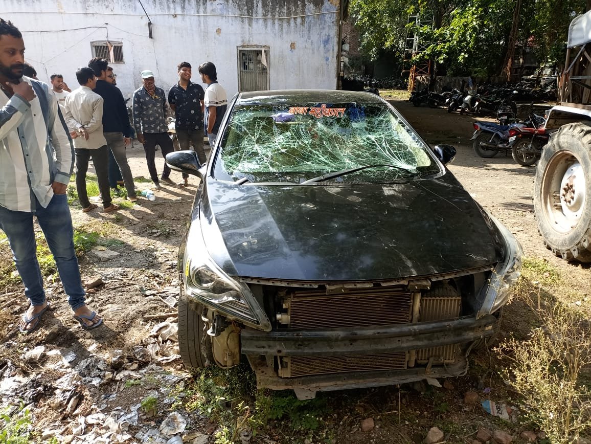 रतलाम: क्या पुलिस का खौफ नहीं! खुलेआम सर्राफा व्यापारी के साथ मारपीट, बीच बचाव करने आई परिवार की महिलाओं से भी हाथापाई, कार में तोड़फोड़ रतलाम: क्या पुलिस का खौफ नहीं! खुलेआम सर्राफा व्यापारी के साथ मारपीट, बीच बचाव करने आई परिवार की महिलाओं से भी हाथापाई, कार में तोड़फोड़
