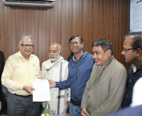 रतलाम: पश्चिम रेलवे महाप्रबंधक का रतलाम मंडल दौरा- रेल सुविधा के विस्तार के लिए सौंपा ज्ञापन रतलाम: पश्चिम रेलवे महाप्रबंधक का रतलाम मंडल दौरा- रेल सुविधा के विस्तार के लिए सौंपा ज्ञापन