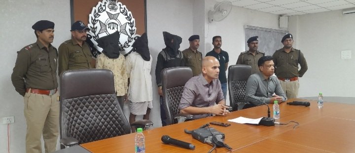 रतलाम: अवैध मादक पदार्थ के खिलाफ पुलिस की कार्यवाई, 115 किलो ग्राम डोडा चूरा जब्त, तीन आरोपी गिरफ्तार रतलाम: अवैध मादक पदार्थ के खिलाफ पुलिस की कार्यवाई, 115 किलो ग्राम डोडा चूरा जब्त, तीन आरोपी गिरफ्तार