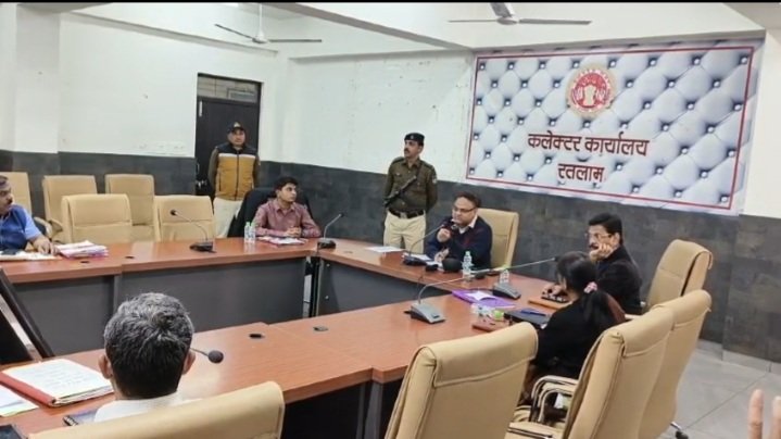 रतलाम: जनसुनवाई में अनुपस्थित अधिकारियों पर कलेक्टर नाराज, 1 दिन का वेतन राजसात करने के निर्देश, निगम आयुक्त को भी फोन कर बुलवाया रतलाम: जनसुनवाई में अनुपस्थित अधिकारियों पर कलेक्टर नाराज, 1 दिन का वेतन राजसात करने के निर्देश, निगम आयुक्त को भी फोन कर बुलवाया