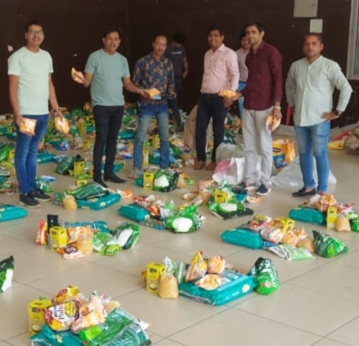 रतलाम: “आओ खुशियाँ बाँट आये ” सेवा प्रकल्प के अंतर्गत जैन सोशल ग्रुप मैत्री परिवार का साधर्मिक सेवा कार्य संपन्न रतलाम: “आओ खुशियाँ बाँट आये ” सेवा प्रकल्प के अंतर्गत जैन सोशल ग्रुप मैत्री परिवार का साधर्मिक सेवा कार्य संपन्न