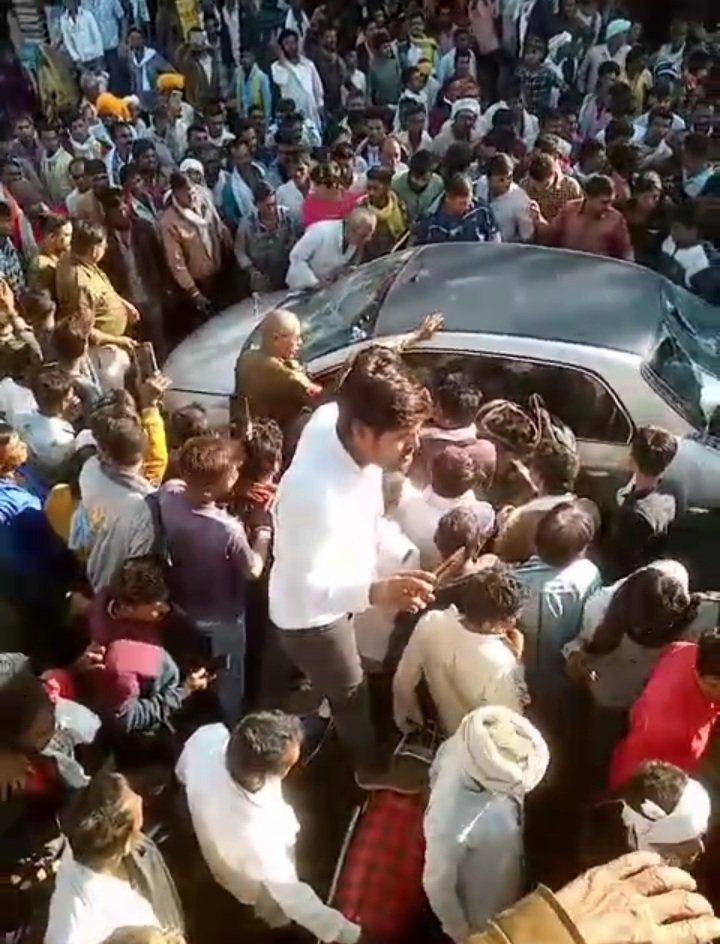 रतलाम: डेढ़ वर्षीय बालिका का अपहरण कर भाग रहे थे बदमाश, पीछा कर पकड़ा और पुलिस ने हिरासत में लिया, तीन आरोपी गिरफ्तार रतलाम: डेढ़ वर्षीय बालिका का अपहरण कर भाग रहे थे बदमाश, पीछा कर पकड़ा और पुलिस ने हिरासत में लिया, तीन आरोपी गिरफ्तार