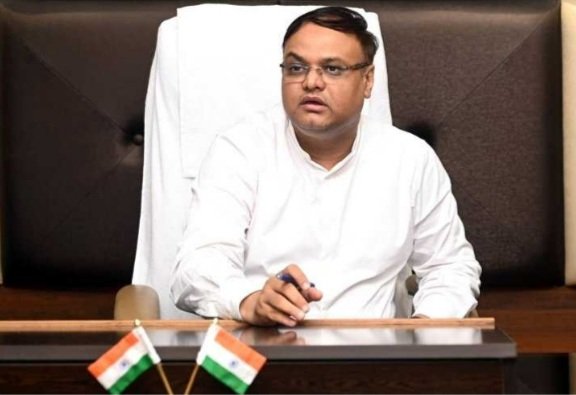 रतलाम: निजी अस्पताल में अनावश्यक होने पर भी बच्चेदानी निकालने की शिकायत पर कलेक्टर का त्वरित एक्शन- निजी मल्टी स्पेश्लिटी हॉस्पिटल के संचालक पर 50 हजार रूपये का जुर्माना अधिरोपित,नर्सिंग होम एक्ट प्रावधान अनुसार की गई कार्यवाही रतलाम: निजी अस्पताल में अनावश्यक होने पर भी बच्चेदानी निकालने की शिकायत पर कलेक्टर का त्वरित एक्शन- निजी मल्टी स्पेश्लिटी हॉस्पिटल के संचालक पर 50 हजार रूपये का जुर्माना अधिरोपित,नर्सिंग होम एक्ट प्रावधान अनुसार की गई कार्यवाही