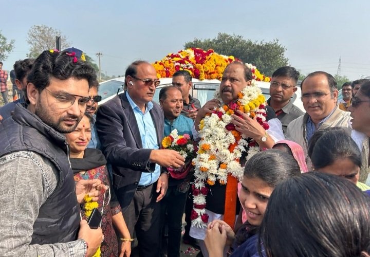 रतलाम: राॅयल ग्रुप आफ इंस्टीट्युशन्स द्वारा कैबिनेट मंत्री चेतन्य काश्यप का स्वागत रतलाम: राॅयल ग्रुप आफ इंस्टीट्युशन्स द्वारा कैबिनेट मंत्री चेतन्य काश्यप का स्वागत