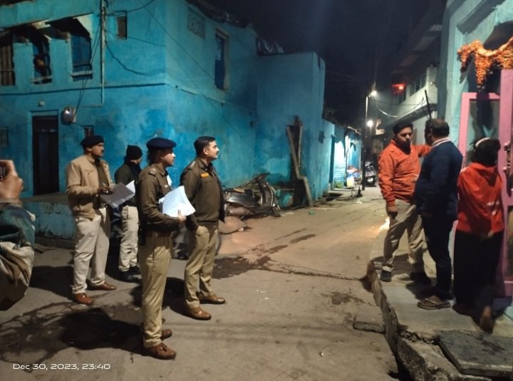 रतलाम: लगातार वरदातो के बाद सड़कों पर उतरी पुलिस, देर रात चलाया चेकिंग अभियान, लिस्टेड गुंडे और बदमाशों को टटोला, एसपी ने बताया- 31 दिसंबर को लेकर किस तरह रहेगी पुलिस की तैयारी रतलाम: लगातार वरदातो के बाद सड़कों पर उतरी पुलिस, देर रात चलाया चेकिंग अभियान, लिस्टेड गुंडे और बदमाशों को टटोला, एसपी ने बताया- 31 दिसंबर को लेकर किस तरह रहेगी पुलिस की तैयारी