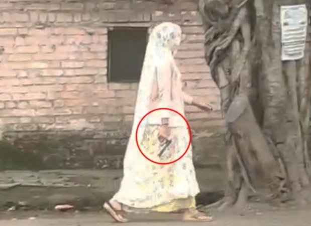 उज्जैन: महिला ने पति और जेठ को मारी गोली, बाद में खुद पुलिस थाने पहुंचकर किया सरेंडर उज्जैन: महिला ने पति और जेठ को मारी गोली, बाद में खुद पुलिस थाने पहुंचकर किया सरेंडर