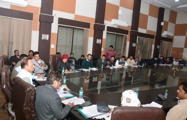 रतलाम: जावरा विधायक डॉ राजेंद्र पांडे ने ली समीक्षा बैठक, कॉलोनाइजरों की जिम्मेदारी तय करने के दिए निर्देश रतलाम: जावरा विधायक डॉ राजेंद्र पांडे ने ली समीक्षा बैठक, कॉलोनाइजरों की जिम्मेदारी तय करने के दिए निर्देश
