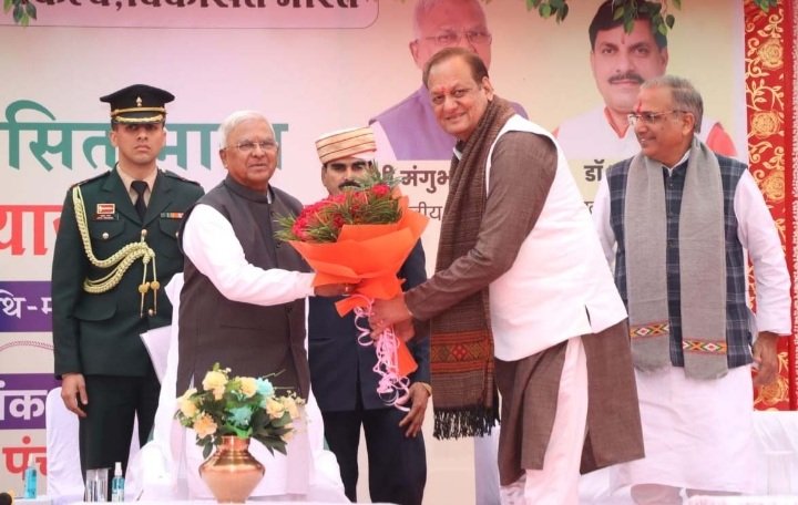 रतलाम: प्रधानमंत्री श्री नरेंद्र मोदी के नेतृत्व में हमारे देश का तेज गति से हो रहा है विकास, प्रदेश के महामहिम राज्यपाल श्री मंगू भाई पटेल जिले के ग्राम लालाखेड़ा में विकसित भारत संकल्प यात्रा में हुए सम्मिलित रतलाम: प्रधानमंत्री श्री नरेंद्र मोदी के नेतृत्व में हमारे देश का तेज गति से हो रहा है विकास, प्रदेश के महामहिम राज्यपाल श्री मंगू भाई पटेल जिले के ग्राम लालाखेड़ा में विकसित भारत संकल्प यात्रा में हुए सम्मिलित