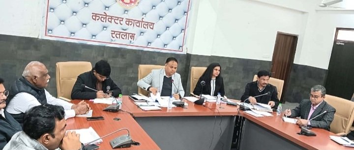 रतलाम: गणतंत्र दिवस आयोजन तैयारियों की समीक्षा बैठक, कलेक्टर ने कहा-सम्मानित किए जाने वाले उत्कृष्ट कर्मचारी वास्तव में उत्कृष्ट हो, विभागीय अधिकारी रखें ध्यान रतलाम: गणतंत्र दिवस आयोजन तैयारियों की समीक्षा बैठक, कलेक्टर ने कहा-सम्मानित किए जाने वाले उत्कृष्ट कर्मचारी वास्तव में उत्कृष्ट हो, विभागीय अधिकारी रखें ध्यान