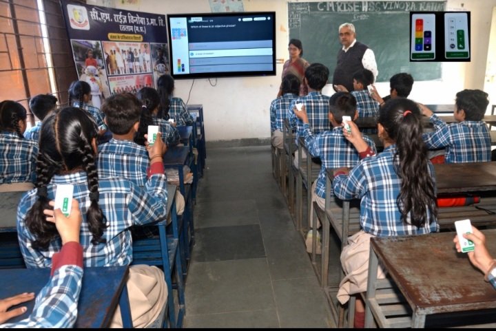 रतलाम:सी.एम. राइज विद्यालय पढ़ाई के लिए उपयोग कर रहा है नवीन तकनीक, विद्यालय में हो रहा है क्लीकर डिवाइस का उपयोग रतलाम:सी.एम. राइज विद्यालय पढ़ाई के लिए उपयोग कर रहा है नवीन तकनीक, विद्यालय में हो रहा है क्लीकर डिवाइस का उपयोग