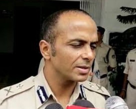 रतलाम: थाने से पुलिस वाहन ले जाकर रंगदारी करने के मामले में उज्जैन आईजी ने बैठाई जांच, डीआईजी को 2 दिन में एक्शन लेने के निर्देश रतलाम: थाने से पुलिस वाहन ले जाकर रंगदारी करने के मामले में उज्जैन आईजी ने बैठाई जांच, डीआईजी को 2 दिन में एक्शन लेने के निर्देश