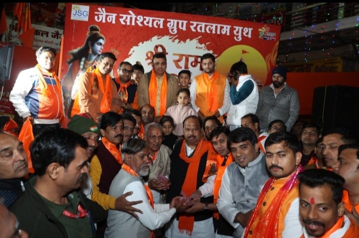 रतलाम: जैन सोश्यल ग्रुप रतलाम युथ द्वारा महा आरती और दीपक वितरण किया गया रतलाम: जैन सोश्यल ग्रुप रतलाम युथ द्वारा महा आरती और दीपक वितरण किया गया