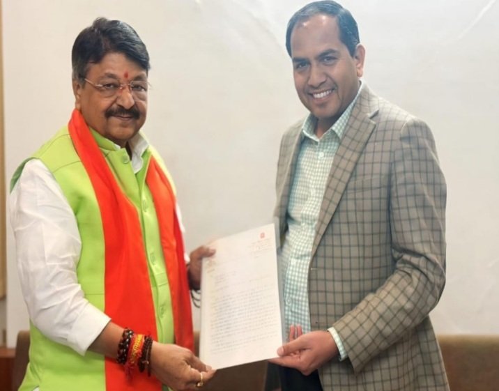 रतलाम विकास प्राधिकरण अध्यक्ष अशोक पोरवाल की नगरीय विकास मंत्री विजयवर्गीय से भेंट, विकास योजनाओं पर की चर्चा,भूमिपूजन का दिया न्यौता रतलाम विकास प्राधिकरण अध्यक्ष अशोक पोरवाल की नगरीय विकास मंत्री विजयवर्गीय से भेंट, विकास योजनाओं पर की चर्चा,भूमिपूजन का दिया न्यौता