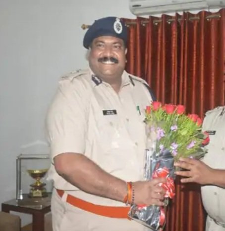 भोपाल: आधी रात को हुआ प्रदेश के पुलिस महकमें में बड़ा फेरबदल- रतलाम एसपी रहे आईपीएस उमेश जोगा होंगे उज्जैन रेंज के नए एडीजीपी… , आईजी संतोष सिंह होंगे इंदौर कमिश्नर भोपाल: आधी रात को हुआ प्रदेश के पुलिस महकमें में बड़ा फेरबदल- रतलाम एसपी रहे आईपीएस उमेश जोगा होंगे उज्जैन रेंज के नए एडीजीपी… , आईजी संतोष सिंह होंगे इंदौर कमिश्नर