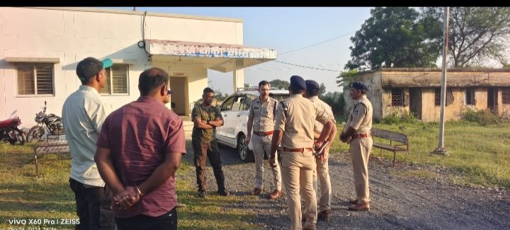 रतलाम: एक्शन में एसपी अमित कुमार-कंजर प्रभावित क्षेत्रों में करेंगे नाइट कैंप…..लगातार दबिश और एंबुश के निर्देश, पहली बार नदी के रास्ते नाव से होगी गश्त,भोजाखेड़ी और कनाडिया चौकी को भी अतिरिक्त बल देकर किया एक्टिव रतलाम: एक्शन में एसपी अमित कुमार-कंजर प्रभावित क्षेत्रों में करेंगे नाइट कैंप…..लगातार दबिश और एंबुश के निर्देश, पहली बार नदी के रास्ते नाव से होगी गश्त,भोजाखेड़ी और कनाडिया चौकी को भी अतिरिक्त बल देकर किया एक्टिव