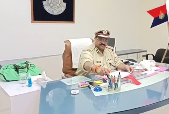 देवास: दीपावली की रात फिरौती के लिए 04 वर्षीय बालक का किया अपहरण, उज्जैन रेंज एडीजी उमेश जोगा के मार्गदर्शन में देवास पुलिस ने चंद घंटों में अपहृत बालक को सकुशल किया बरामद.. रिश्तेदार ही निकला आरोपी,दो आरोपी गिरफ्तार देवास: दीपावली की रात फिरौती के लिए 04 वर्षीय बालक का किया अपहरण, उज्जैन रेंज एडीजी उमेश जोगा के मार्गदर्शन में देवास पुलिस ने चंद घंटों में अपहृत बालक को सकुशल किया बरामद.. रिश्तेदार ही निकला आरोपी,दो आरोपी गिरफ्तार