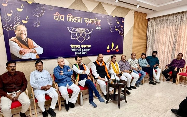 पूरे प्रदेश में रिजनल कॉन्क्लेव से औद्योगिकीकरण का वातावरण बना- एमएसएमई मंत्री चेतन्य काश्यप- ग्लोबल समिट में देंगे रतलाम निवेश क्षेत्र का प्रेज़ेंटेशन- पत्रकार दीप मिलन समारोह में हुआ सीधा संवाद पूरे प्रदेश में रिजनल कॉन्क्लेव से औद्योगिकीकरण का वातावरण बना- एमएसएमई मंत्री चेतन्य काश्यप- ग्लोबल समिट में देंगे रतलाम निवेश क्षेत्र का प्रेज़ेंटेशन- पत्रकार दीप मिलन समारोह में हुआ सीधा संवाद