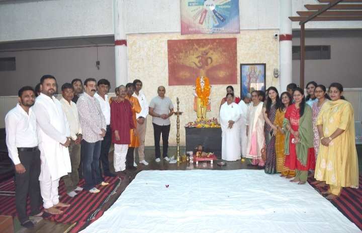 धनवंतरी जंयति आरोग्य से समृद्धि का संदेश: डॉ. देशमुख, आयुर्वेद चिकित्सा महाविद्यालय में हुआ पूजन-कार्यक्रम धनवंतरी जंयति आरोग्य से समृद्धि का संदेश: डॉ. देशमुख, आयुर्वेद चिकित्सा महाविद्यालय में हुआ पूजन-कार्यक्रम