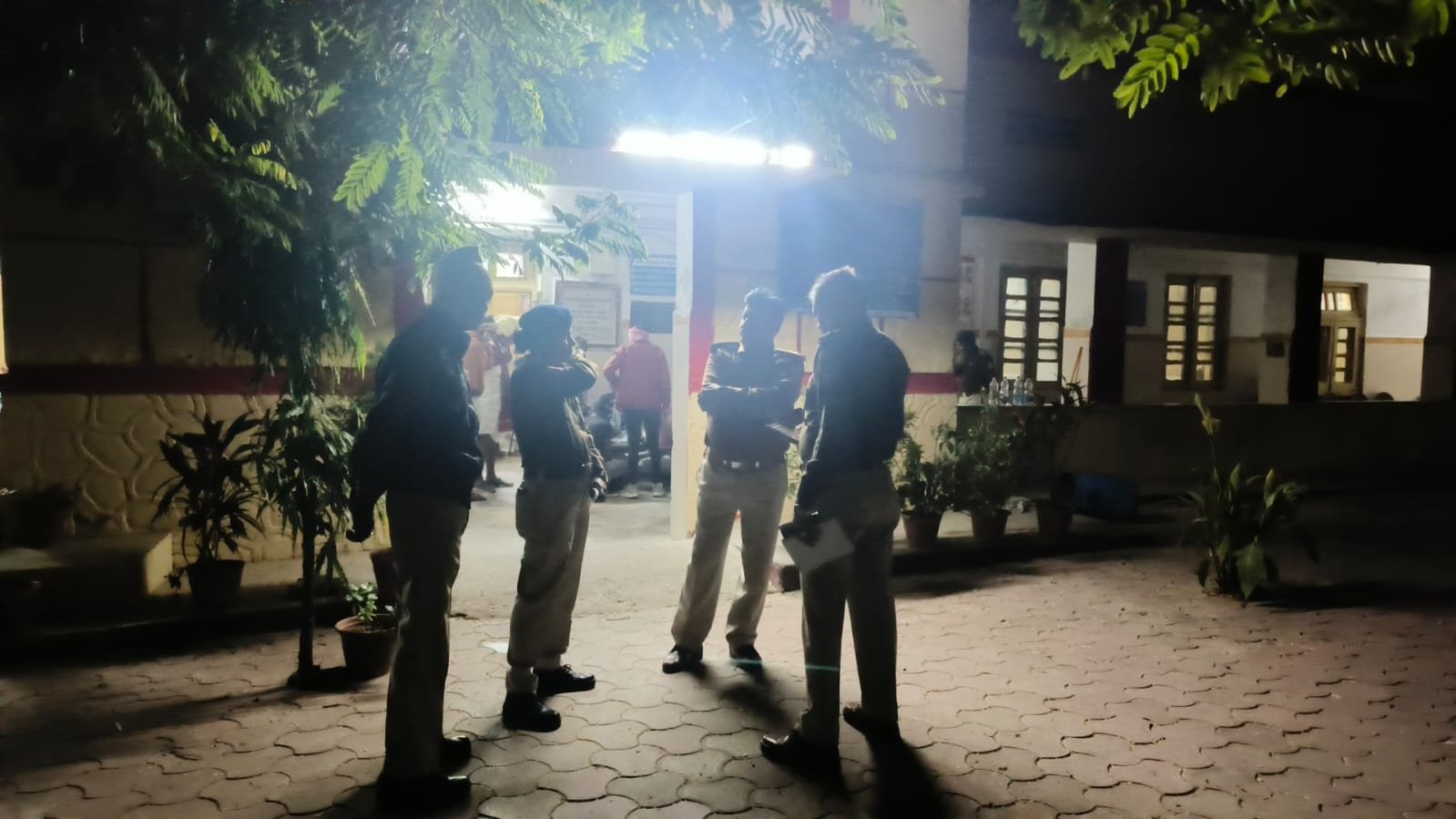 रतलाम: दिनदहाड़े युवतियों से मोबाइल लूटा, छिनने के दौरान बदमाश ने नुकीली वस्तु से किया हमला, घायल युवतियां जिला अस्पताल में भर्ती… रेलवे क्षेत्र में डाउन यार्ड क्षेत्र की घटना रतलाम: दिनदहाड़े युवतियों से मोबाइल लूटा, छिनने के दौरान बदमाश ने नुकीली वस्तु से किया हमला, घायल युवतियां जिला अस्पताल में भर्ती… रेलवे क्षेत्र में डाउन यार्ड क्षेत्र की घटना