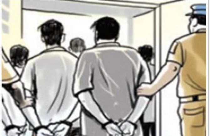 रतलाम: 5 दिन पहले गुजरात के पोरबंदर में चोरी की वारदात की और फिर रतलाम आकर महिला के गले से सोने की चैन चुराई….. जयपुर के रहने वाले सास-ससुर और बहू गिरफ्तार,15 ग्राम वजनी सोने की चैन और घटना में प्रयुक्त कार भी जब्त रतलाम: 5 दिन पहले गुजरात के पोरबंदर में चोरी की वारदात की और फिर रतलाम आकर महिला के गले से सोने की चैन चुराई….. जयपुर के रहने वाले सास-ससुर और बहू गिरफ्तार,15 ग्राम वजनी सोने की चैन और घटना में प्रयुक्त कार भी जब्त