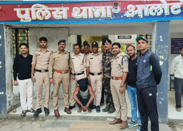 रतलाम: 25 हजार के इनामी बदमाश (कंजर) को पकड़ने में मिली पुलिस को सफलता, लूट और फायरिंग की वारदातें भी कबूली रतलाम: 25 हजार के इनामी बदमाश (कंजर) को पकड़ने में मिली पुलिस को सफलता, लूट और फायरिंग की वारदातें भी कबूली