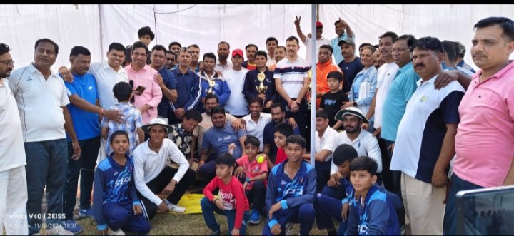 रतलाम: पुलिस और पत्रकारों ने लगाए चौके, छक्के, आखिरी गेंद तक बना रहा रोमांच- पुलिस लाइन के मैदान पर हुआ मैत्री क्रिकेट मैच रतलाम: पुलिस और पत्रकारों ने लगाए चौके, छक्के, आखिरी गेंद तक बना रहा रोमांच- पुलिस लाइन के मैदान पर हुआ मैत्री क्रिकेट मैच